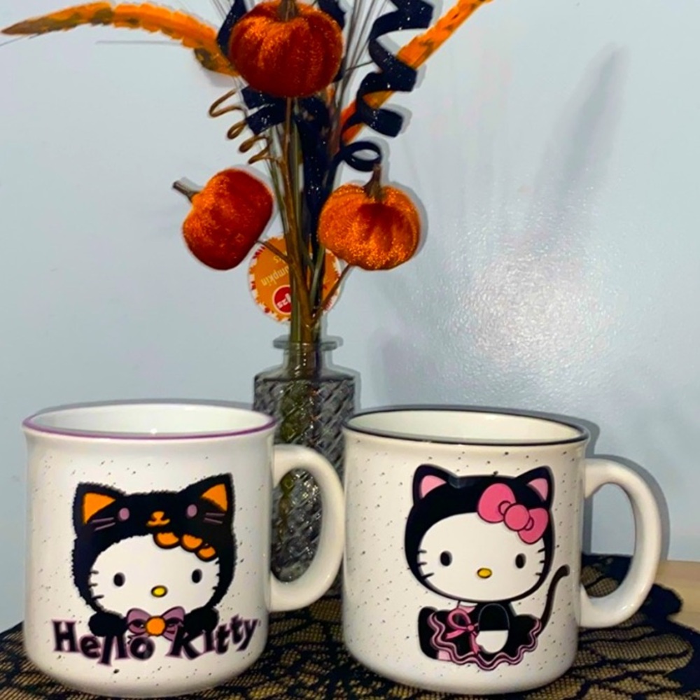 Hello Kitty Halloween Cat Costumes Set of  Speckled Ceramic 20oz Mugs. NWT